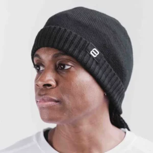 Bonnet noir avec le logo blanc 8 Bit Apparel.
