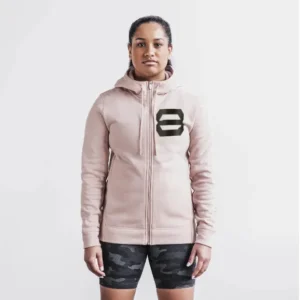 Femme portant un sweat 8 Bit Apparel.