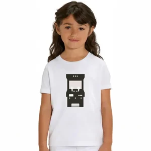 Enfant portant un tee-shirt 8 Bit Apparel.