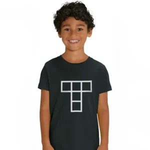Enfant portant un tee-shirt 8 Bit Apparel.